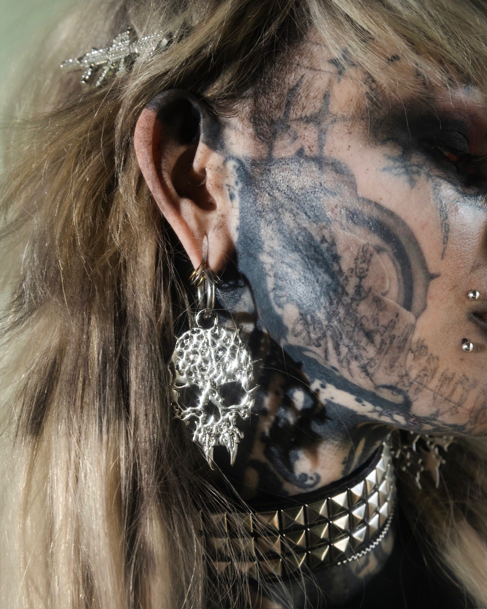 6ARELYHUMAN × NUWA1997 Earrings Product View - alternate view
